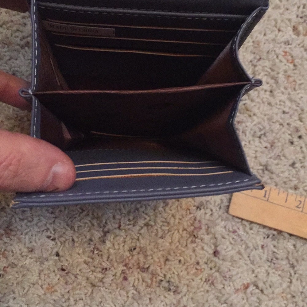 NEW Phone/credit card leather purse w/strap. - Picture 7 of 8